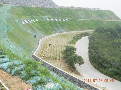 2 资源保障 员工发展 扶贫助困 节能环保